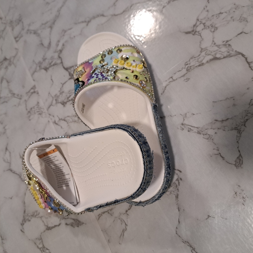 Crocs size 9 multi colored - Picture 3 of 8